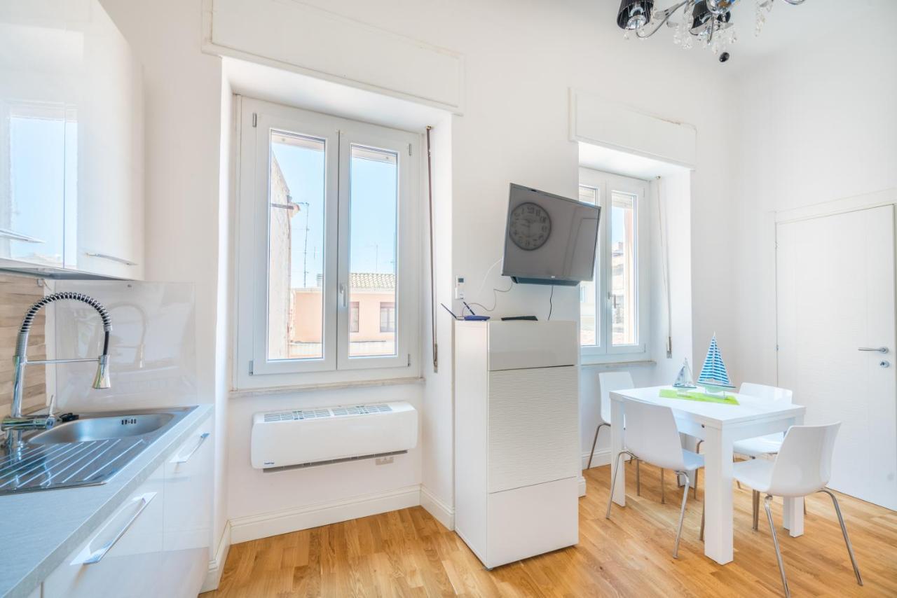 Le Scale Sul Porto . Marina Centro Storico. Ac Apartment กาญารี ภายนอก รูปภาพ